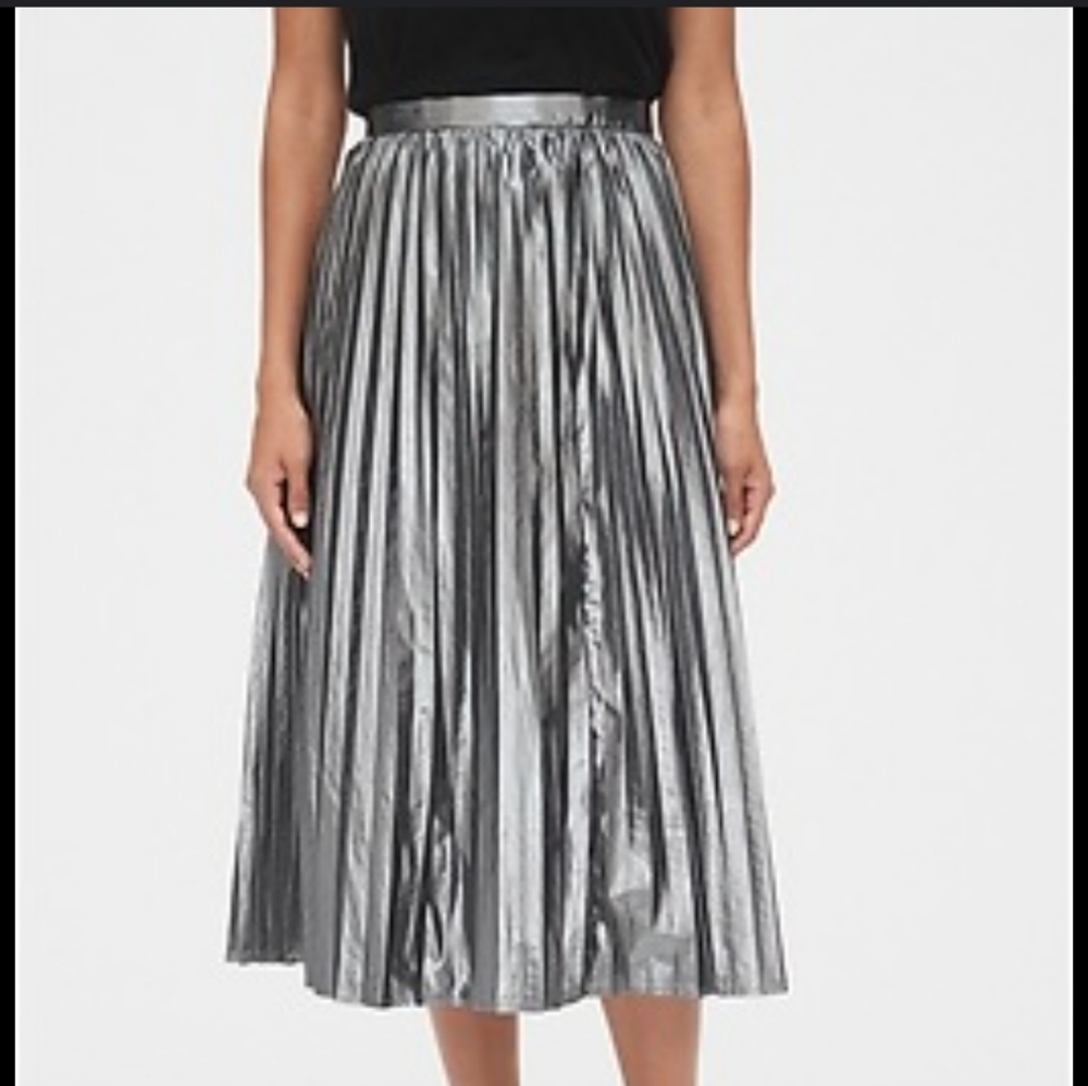 Metallic pleated skirt